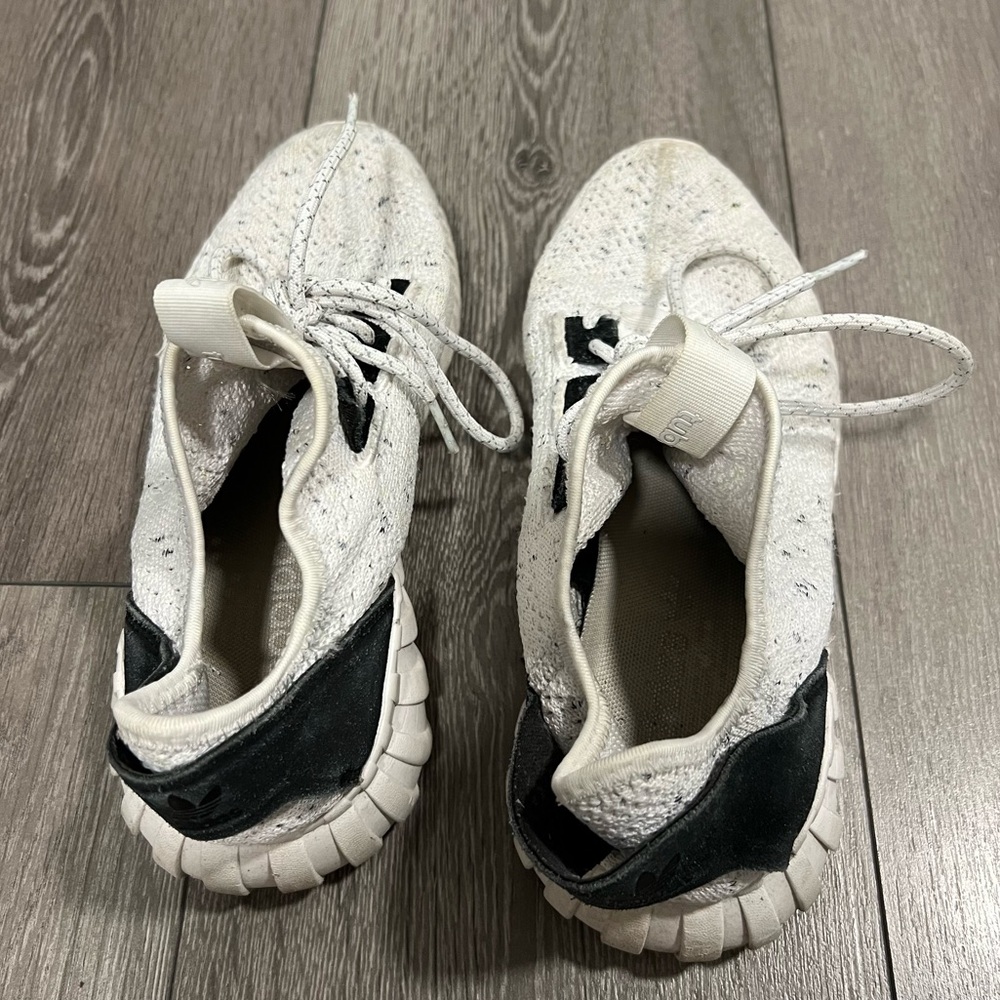ADIDAS Tubular Doom Sock Primeknit Snkears White & Black - Picture 8 of 10